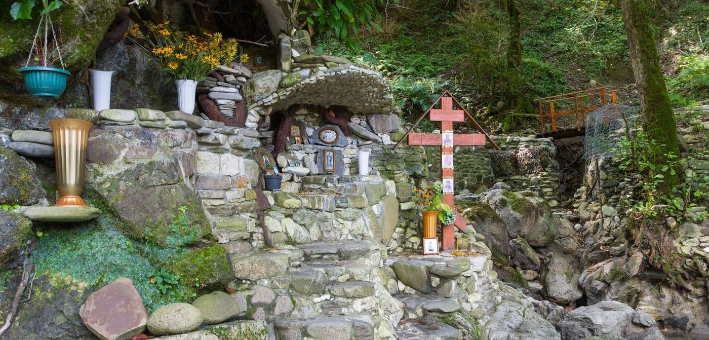 При выезде из Анапы в направлении поселка Сукко на горе Фавор высится 19-метровый Поклонный крест. Освященный в 2005 году в ознаменование 60-й годовщи