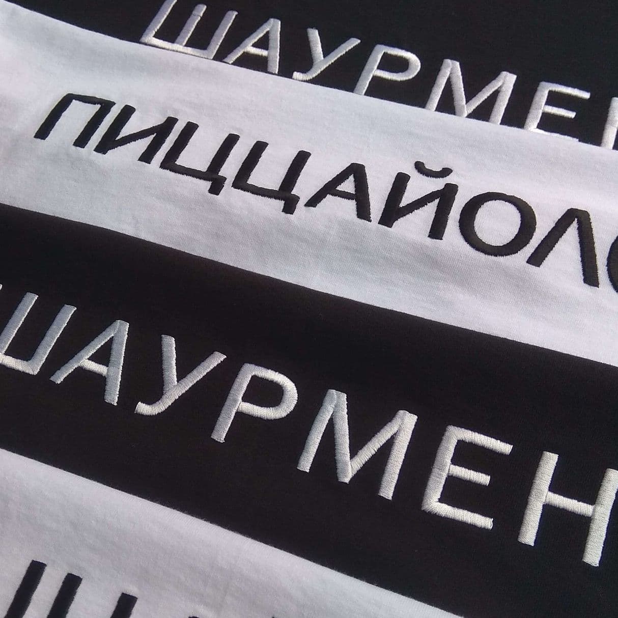 Вышивка логотипа, вышивка фирменная, вышивка на спецодежде, брендирование, нашивка на одежду, логотип на спецодежду, вышивка на футболке, вышивка на п