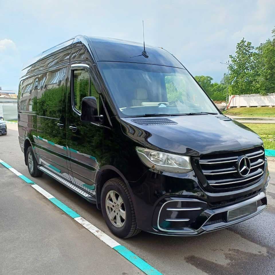 Moscow driver with minivan by Explorus Travel