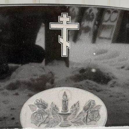 gravirovka-vuzlovoy-pamiatnik-granit