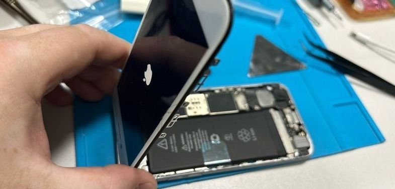 Замена аккумулятора на iPhonе на Киевской 95