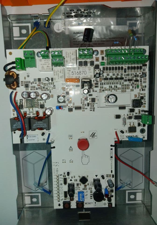 Профессиональный монтаж зенитных фонарей, выходов на кровлю, световых полос и автоматики.