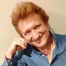 Шоумен Андрей Ломакин