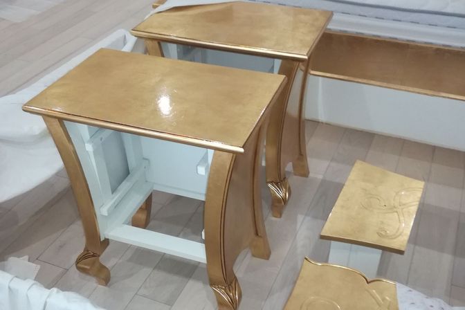 Золочение поталью тумбочек отделка золотом