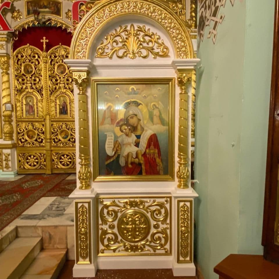 золочение деревянной резьбы на киоте