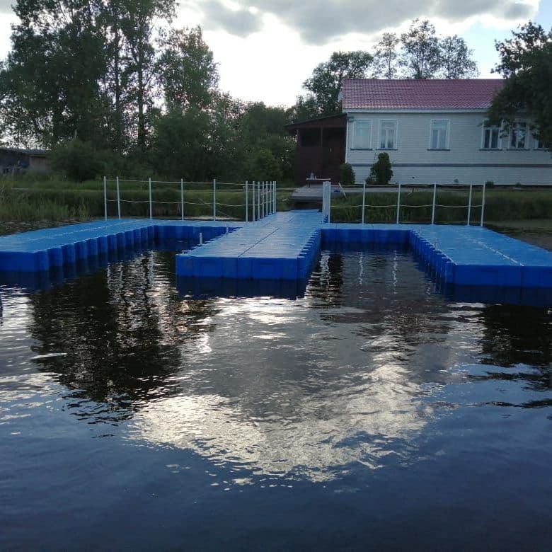 Пластиковый кранцы AR60 в сборе на плавучем причале из модульных понтонов 2FLOAT AR60