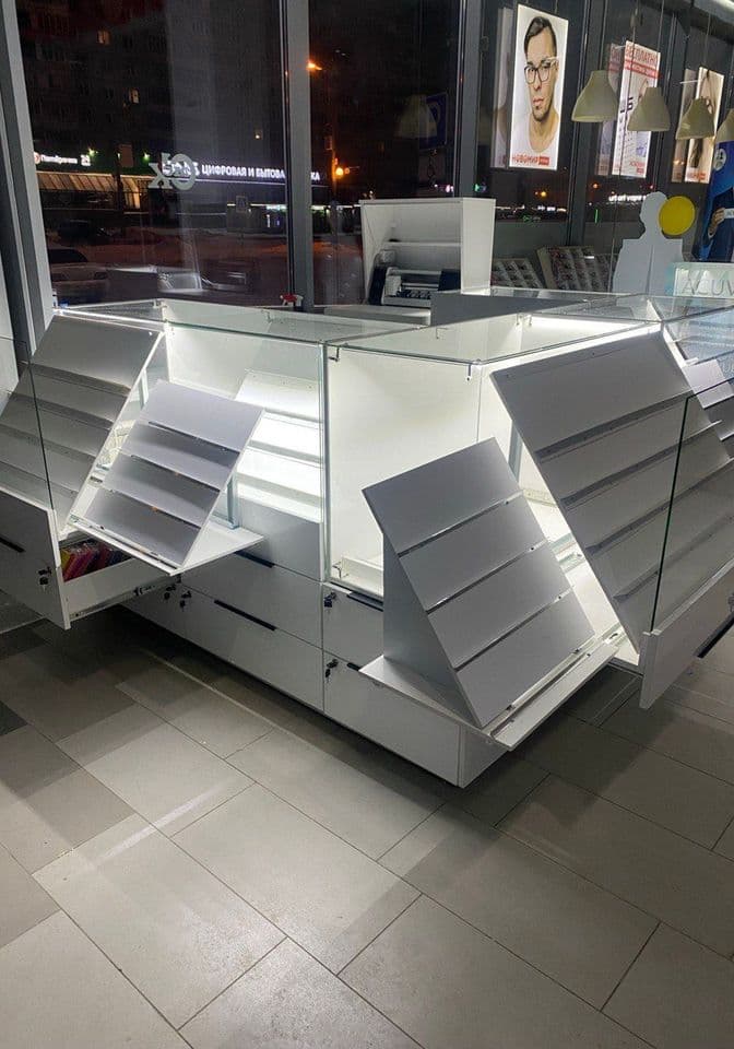Витрины под телефонные чехлы