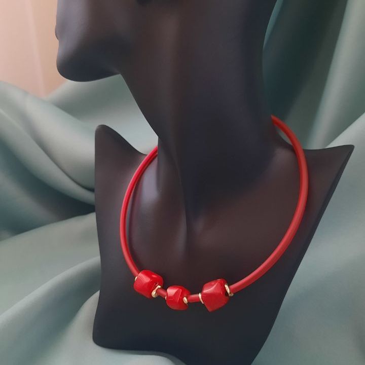 Чокер из коралла