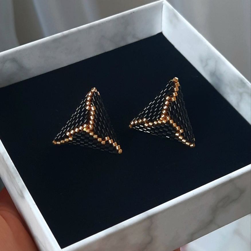 Серьги-пуссеты из японского бисера💛