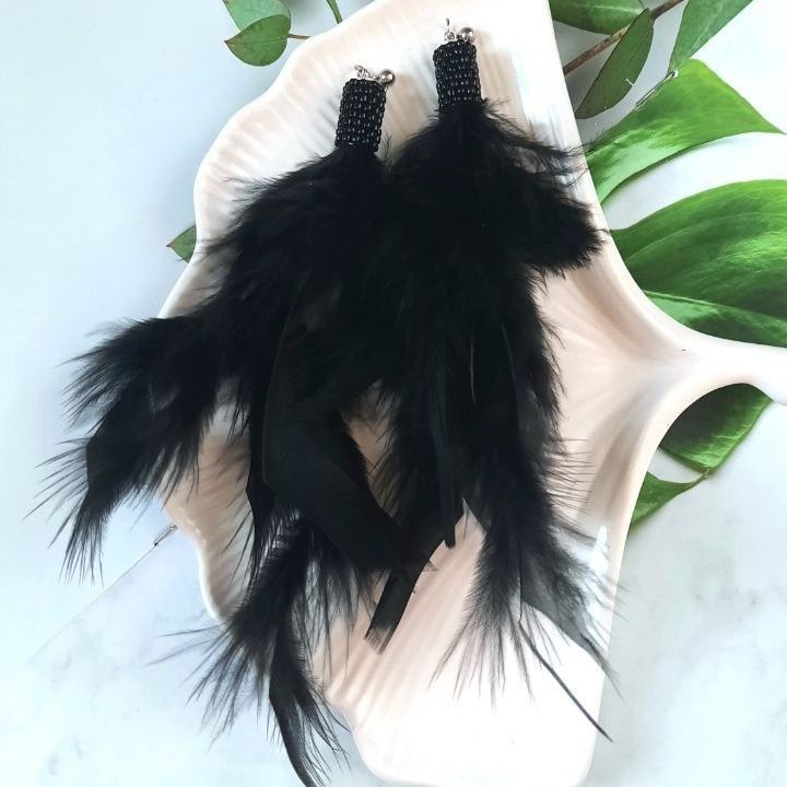 Серьги в виде цветов из белого и серебряного бисера🌼