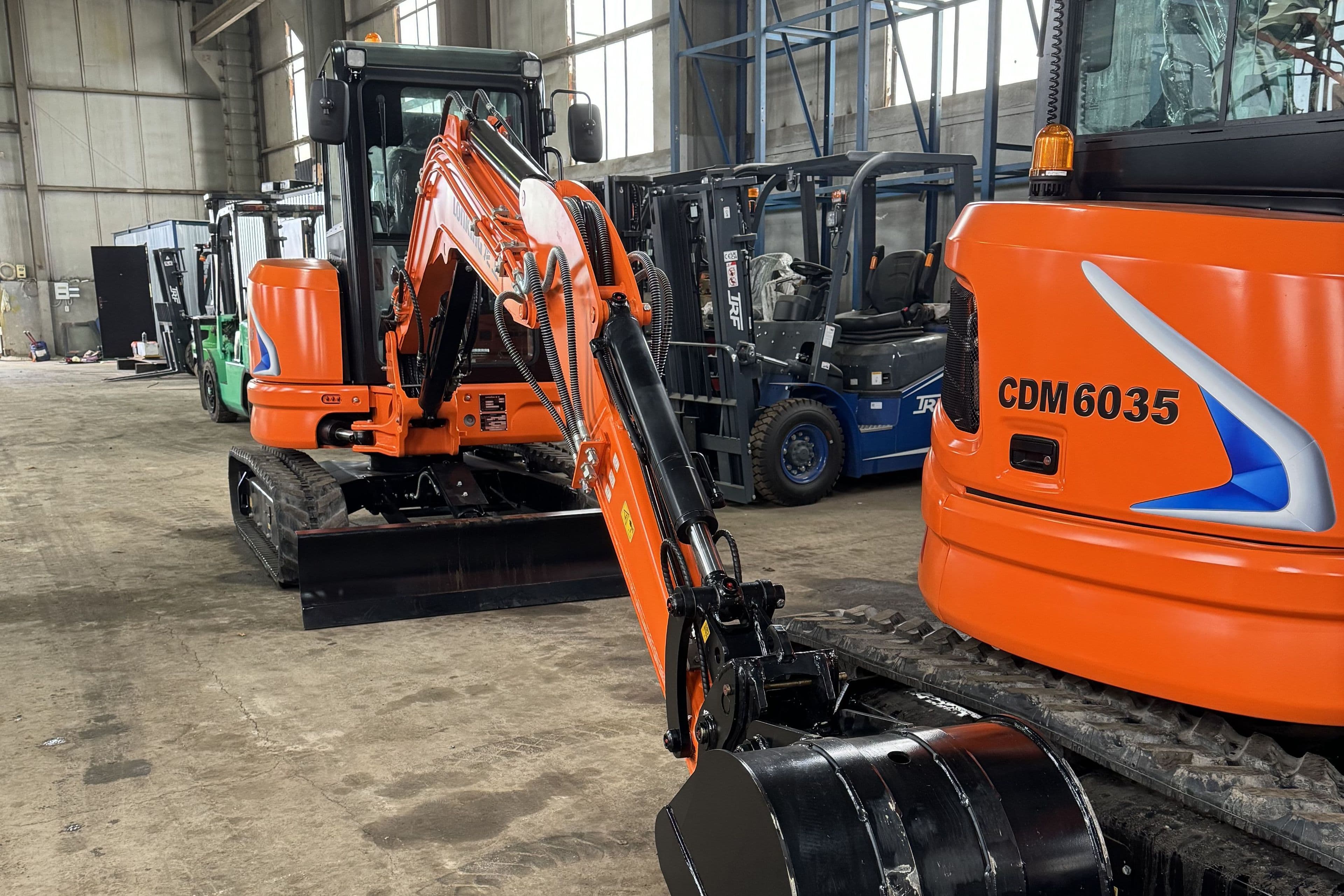 Мини-экскаватор LONKING CDM6035