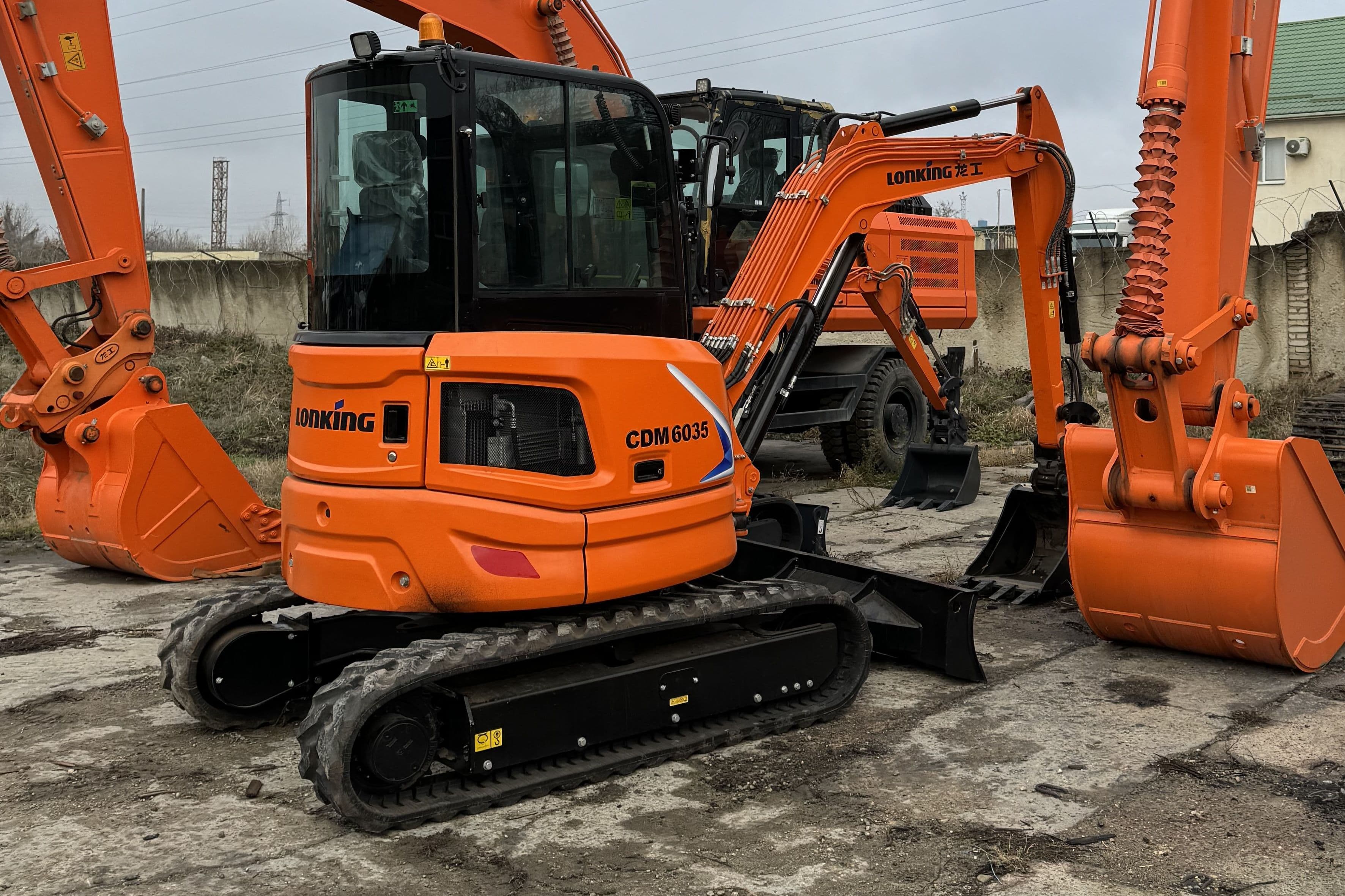 Мини-экскаватор LONKING CDM6035