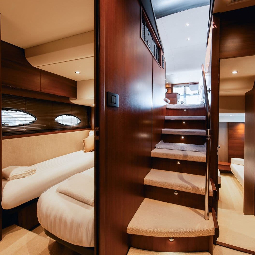 Купить YACHT PRINCESS OVATION 52