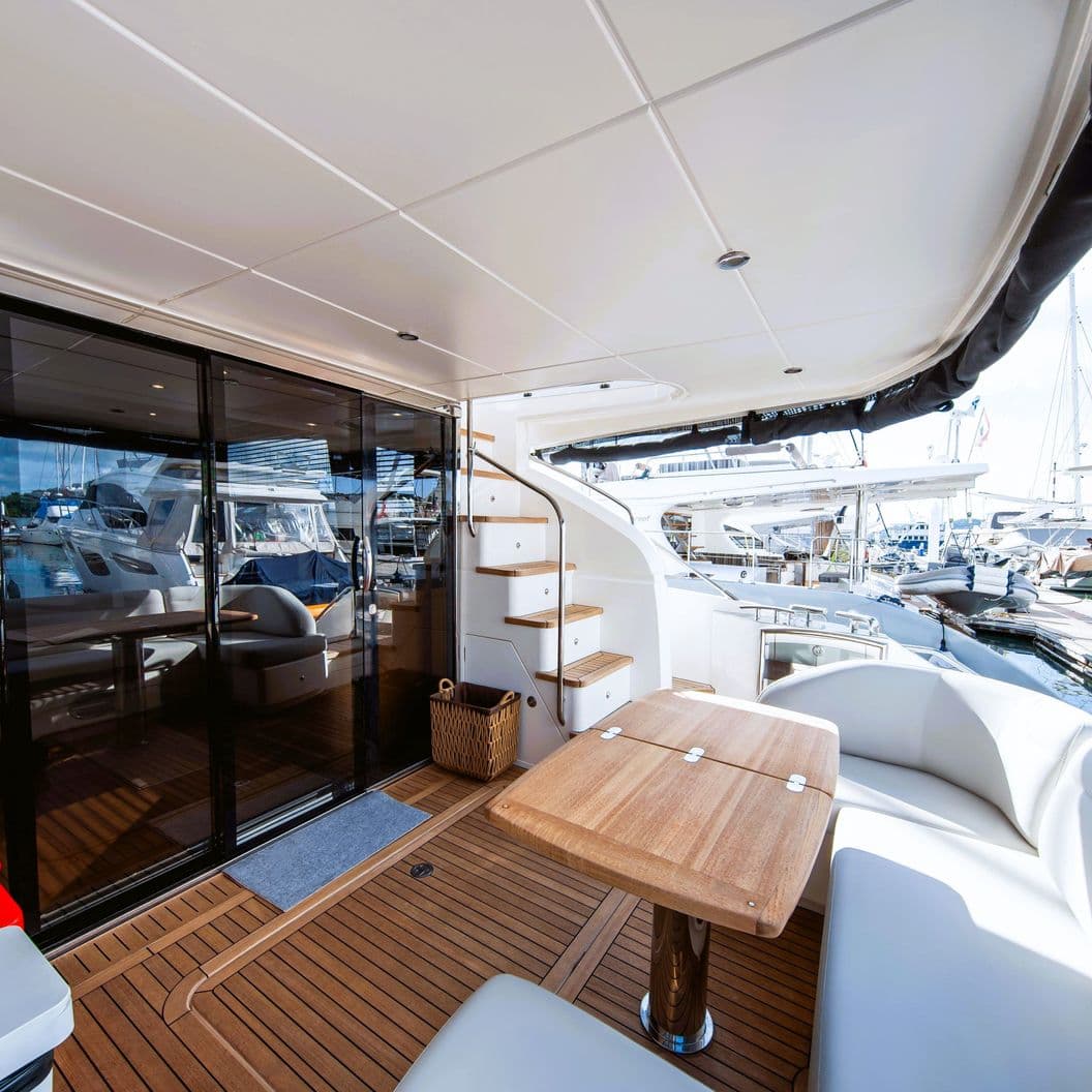 Купить YACHT PRINCESS OVATION 52