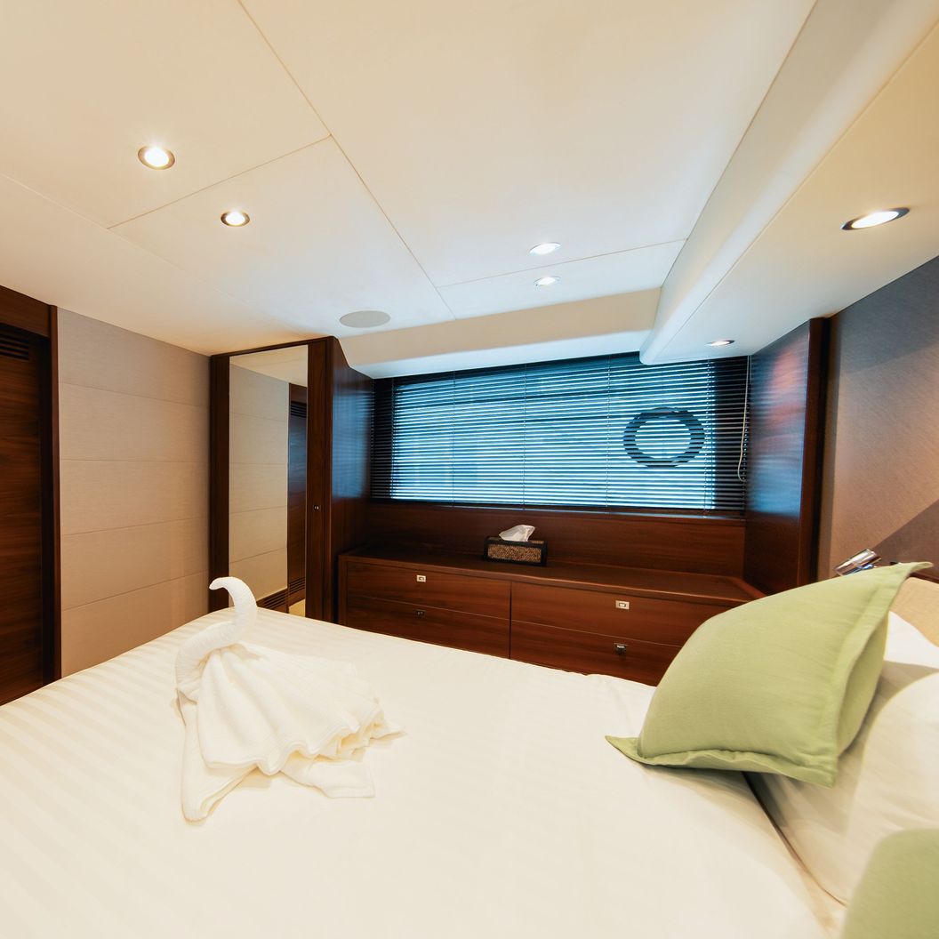 Купить YACHT PRINCESS OVATION 52